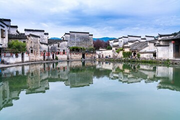 七座汽车是六年免检吗