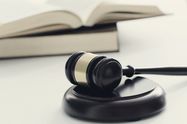 一双翅膀一个b是什么车