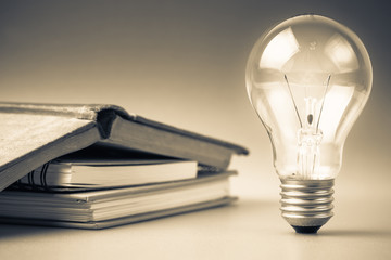 一双翅膀一个b是什么车